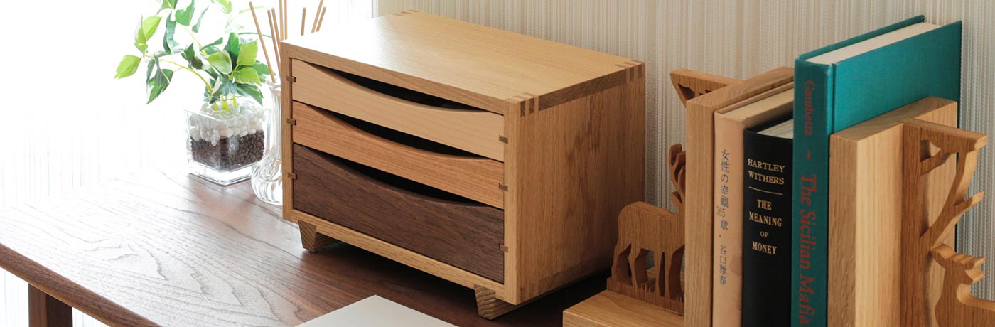 木製小物入れ　ミニチェスト　オーク　組み木　箱付　色樹　工房アームズ 木製小物入れ ミニチェスト オーク 組み木 箱付 色樹 工房アームズ