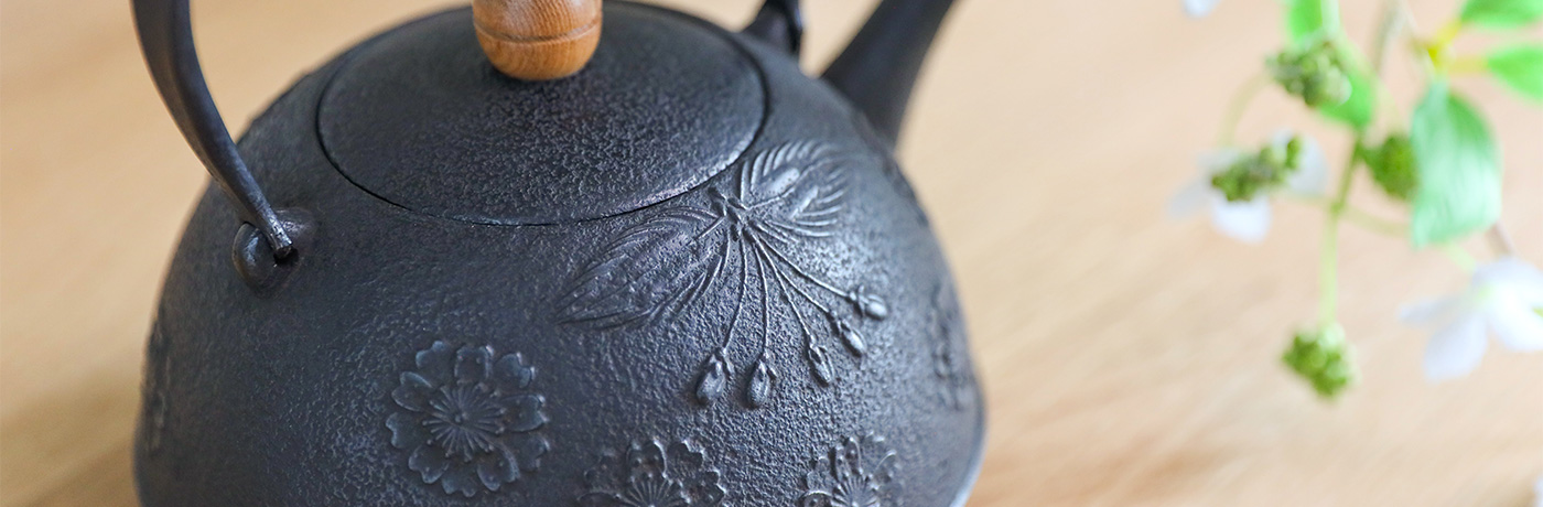 南部鉄瓶　松雲堂　鬼霰　小   900ml Yahoo!オークション -「鉄瓶 鬼霰」の落札相場・落札価格