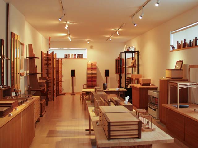 無垢にこだわる旭川家具・飛騨家具の専門店 | MUKU工房
