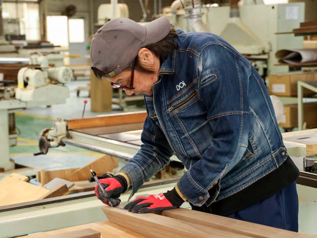 無垢にこだわる旭川家具・飛騨家具の専門店 | MUKU工房