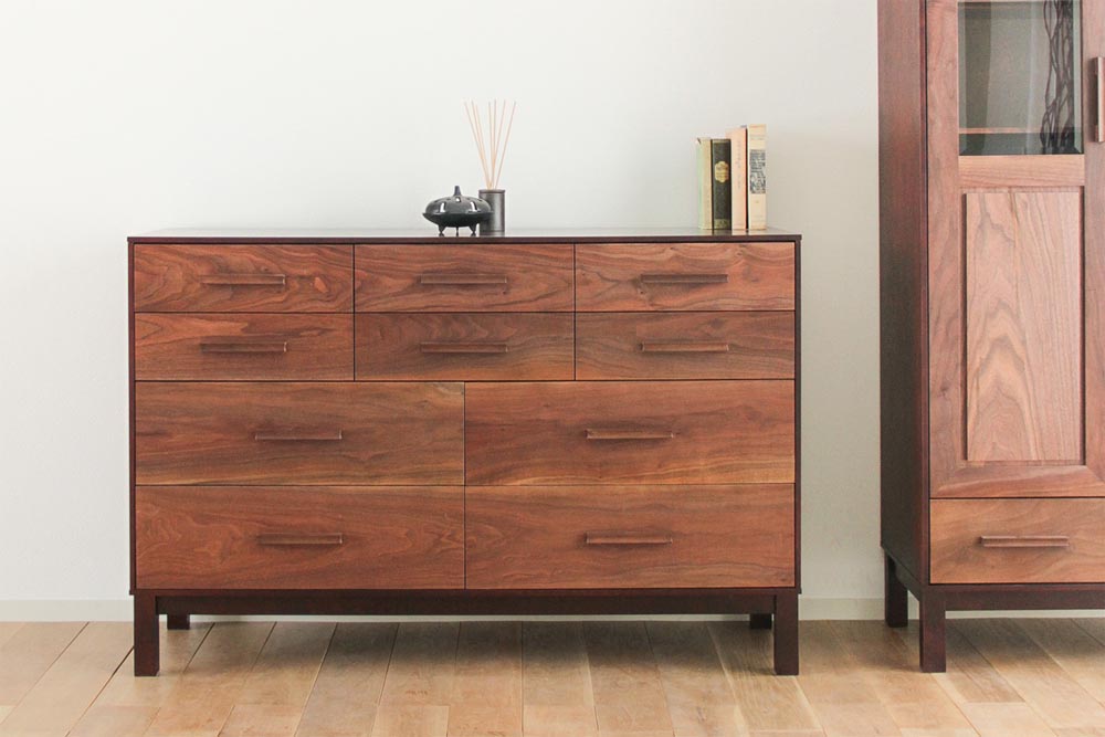 W&B Chest