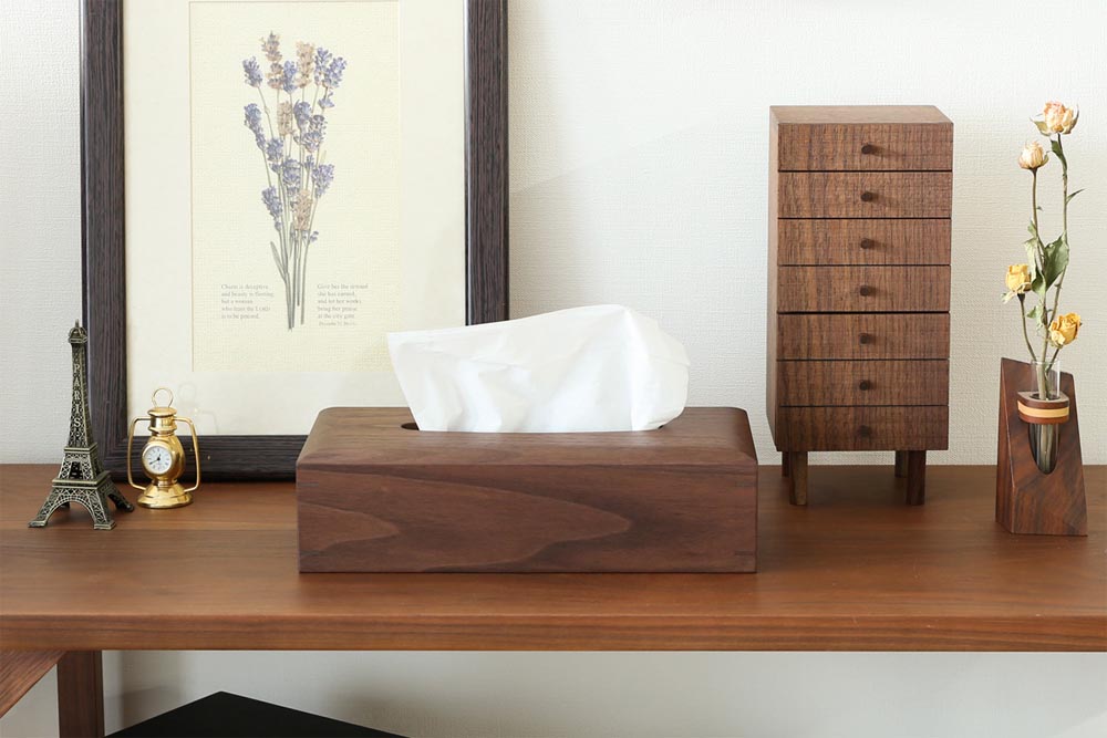Tissue box