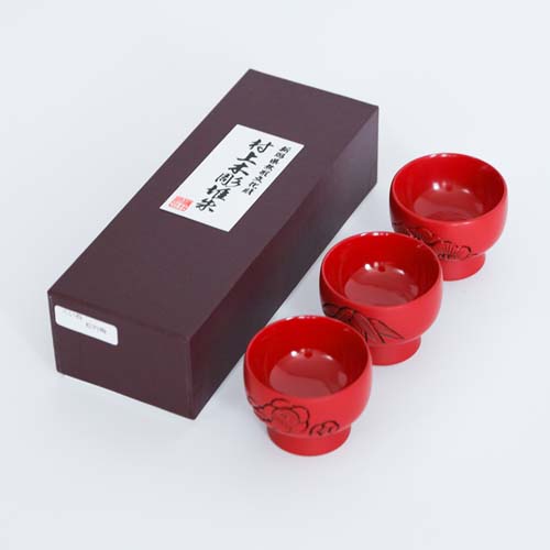 村上木彫堆朱 漆器 お猪口ぐい呑み 松竹梅 盃 無形文化財 工芸品 酒器 小鉢 村上木彫堆朱 藤井漆工 ぐい呑 3個組 松竹梅 伝統工芸品 木製