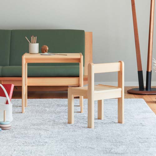 子供用 ファクトリー ミディアム コンターチェア ミックスアンドマッチ キッズチェア ソファ コーナーオットマンとキューブ フォーム キッズチェア・ペンシル  | こまむぐ |公式通販｜日本製木のおもちゃメーカー | comomg official shop 子供用ファクトリー小型輪郭チェア、ミックスアンドマッチキッズチェア、ソファ、コーナーオットマンとキューブ、フォーム充填および耐水性、