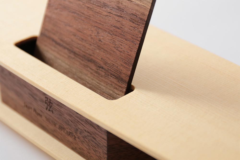 Gen wooden speaker