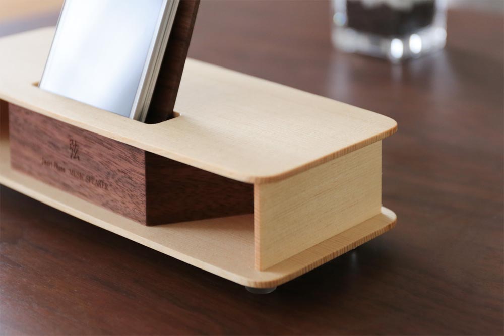 Gen wooden speaker
