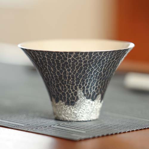 東京銀器 森銀器製作所 純銀 ぐいのみ 富士山 伝統工芸品 金属製