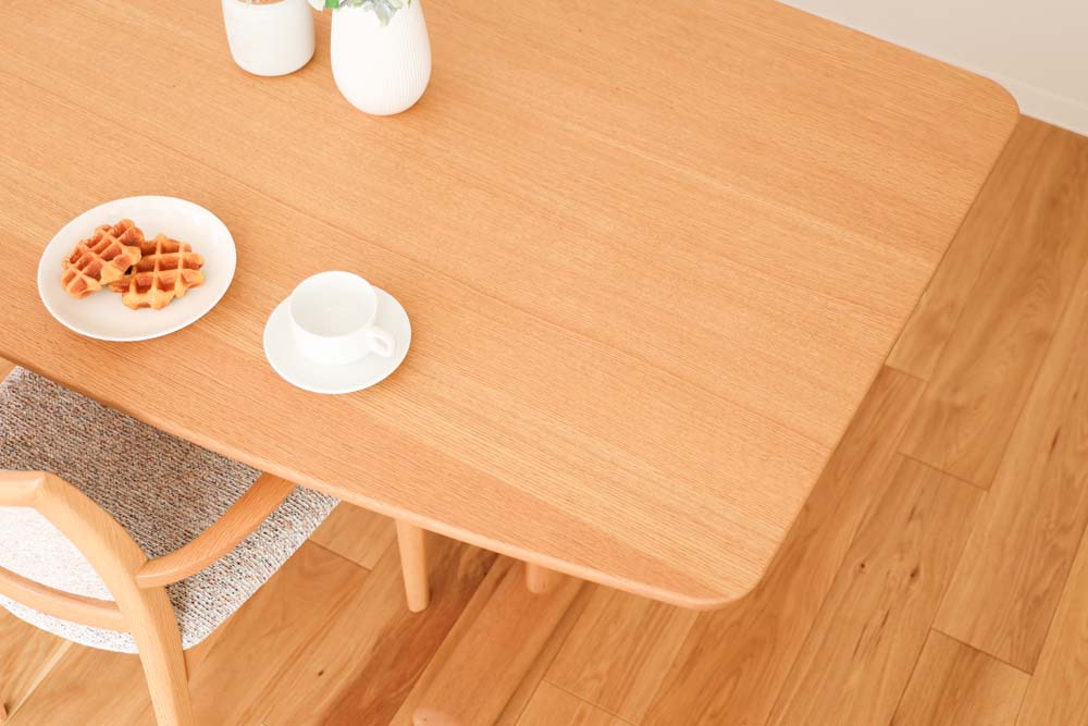 ユニークな形状の木製テーブル NEO Table,変形ロケット形 2本脚 | 【公式】飛騨の家具『株式会社