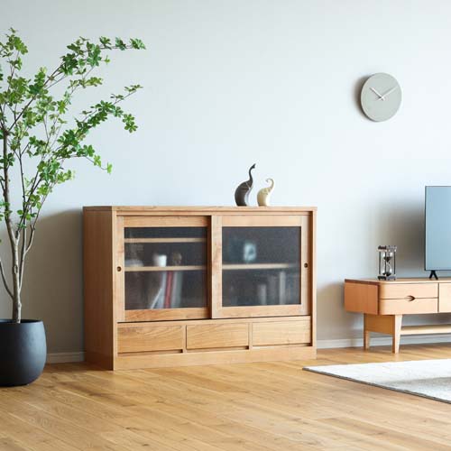 家具蔵　無垢材サイドボード チェリー 無垢材チェリーでオーダーボードを作ることのできる家具販売店は