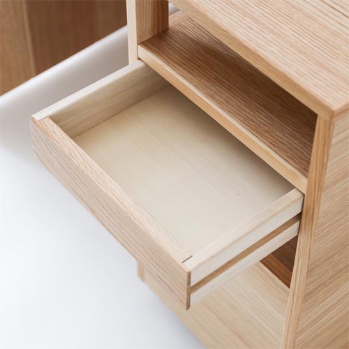 【旭川家具】 木製デスク 引き出し3つ付き 頑丈で精巧！！【美品】【値下げ中】 旭川家具】 木製デスク 引き出し3つ付き 頑丈で精巧！！【美品